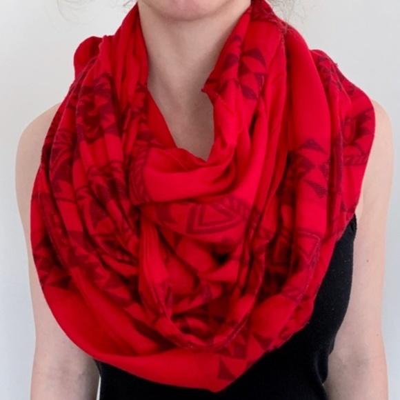 Express red Aztec print infinity loop scarf - Picture 2 of 3